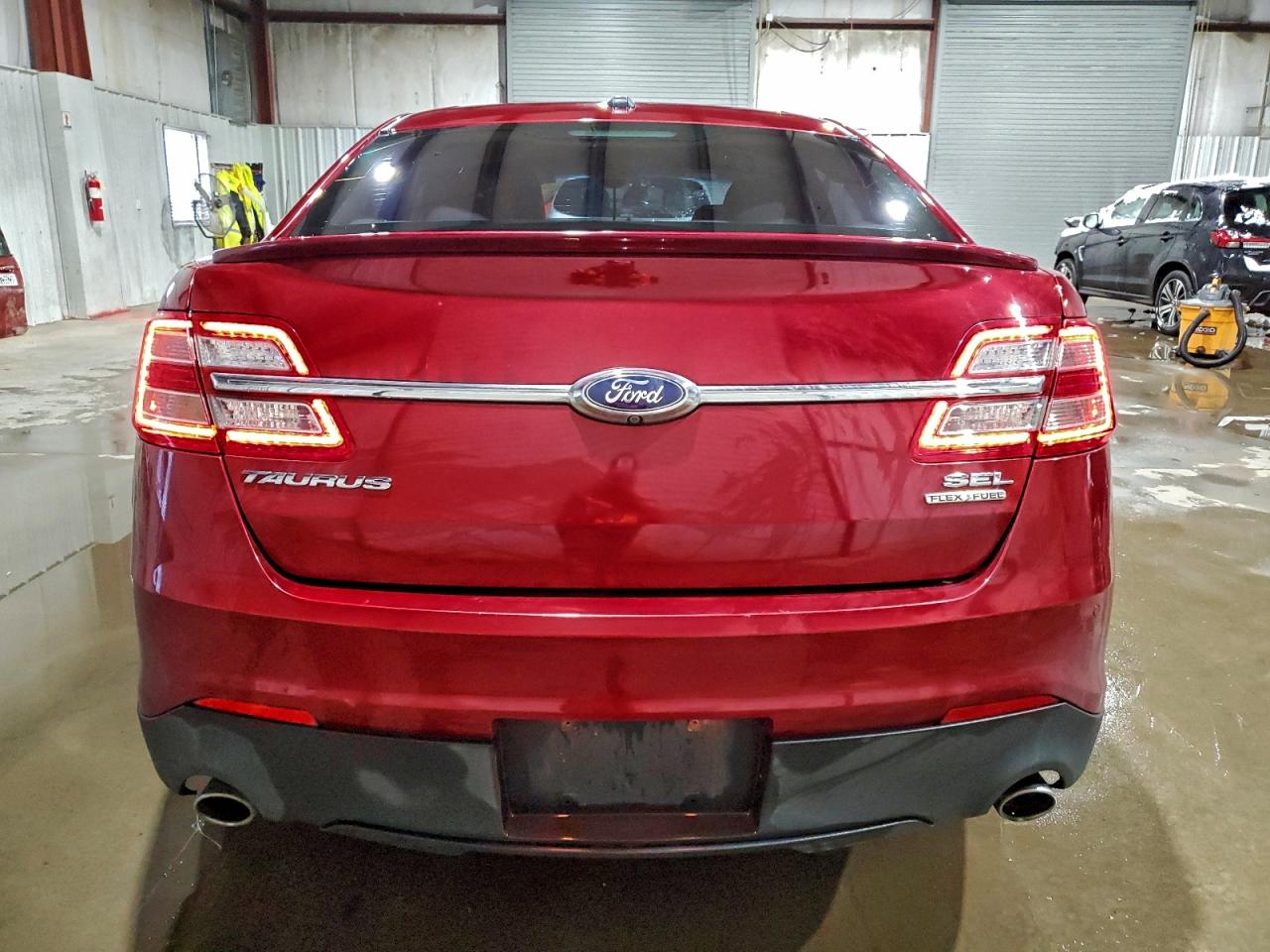 2014 FORD TAURUS SEL photo 16