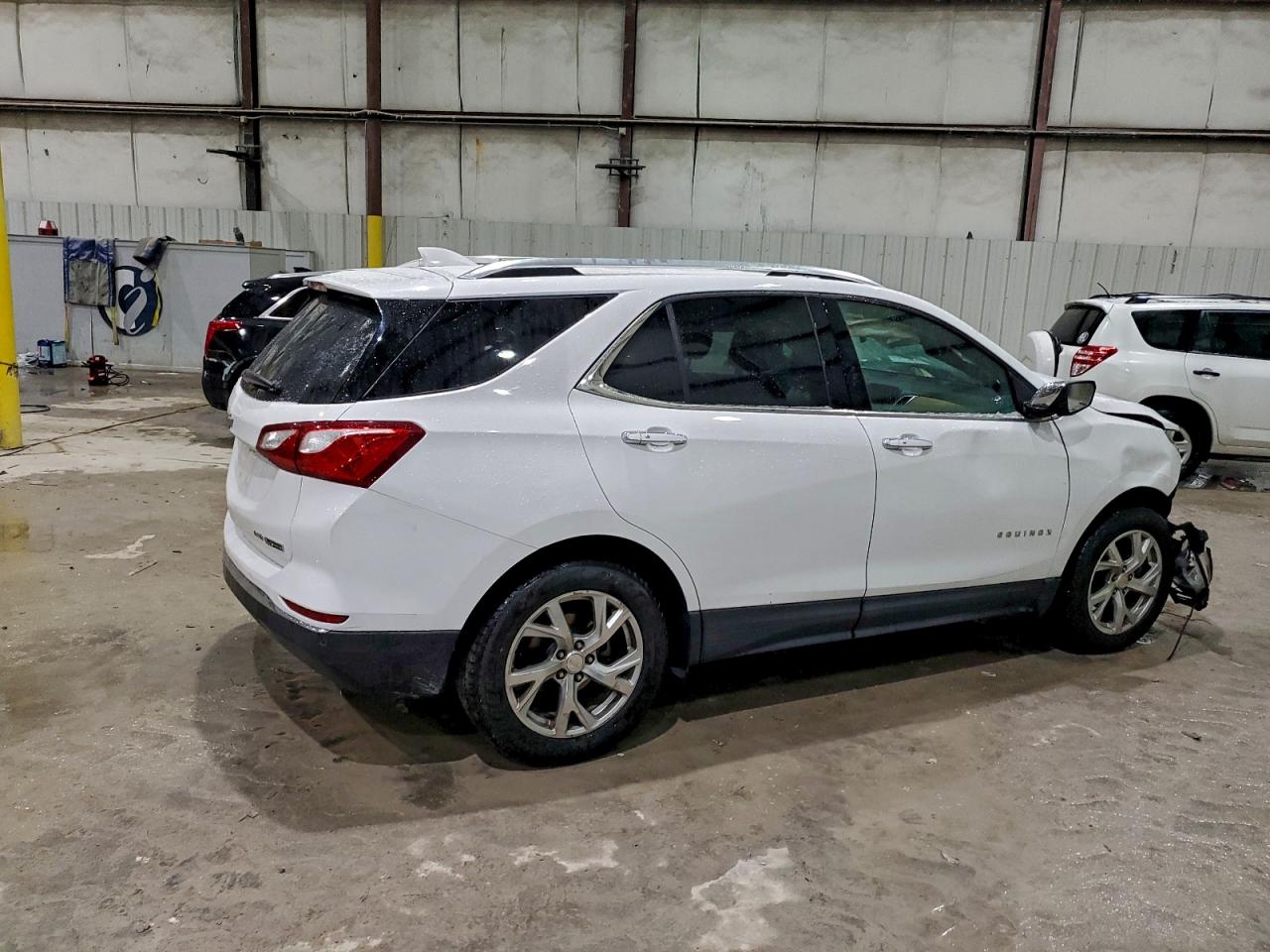 2018 CHEVROLET EQUINOX PREMIER photo 3
