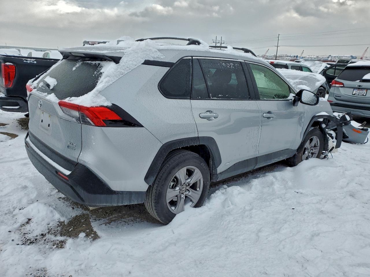 2025 TOYOTA RAV4 XLE photo 3