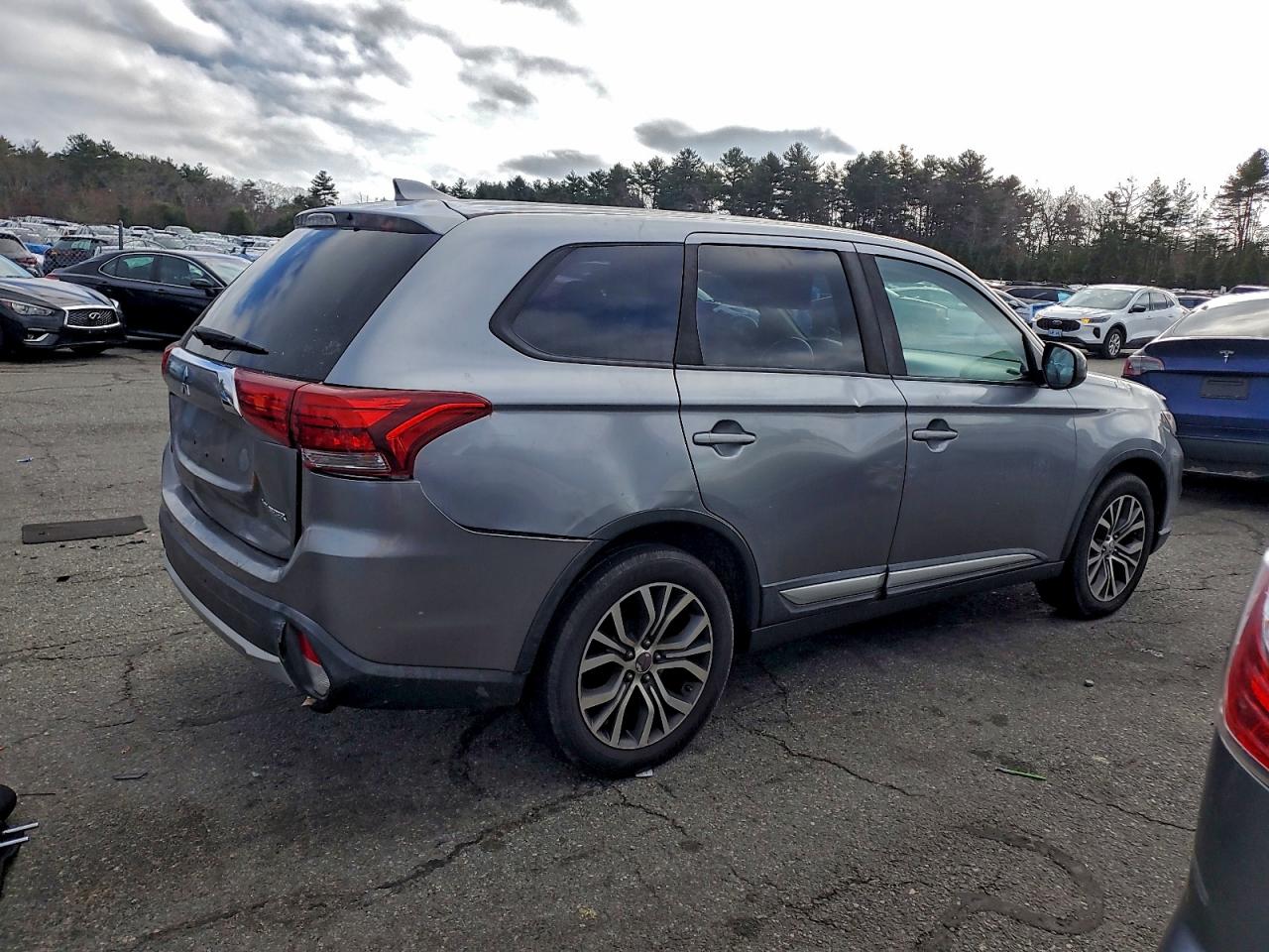 2017 MITSUBISHI OUTLANDER ES photo 3