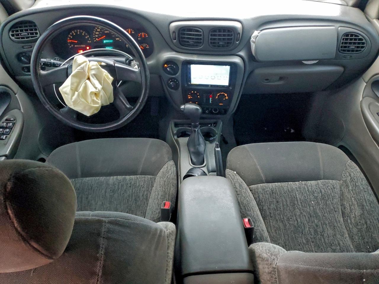 2002 CHEVROLET TRAILBLAZER photo 8