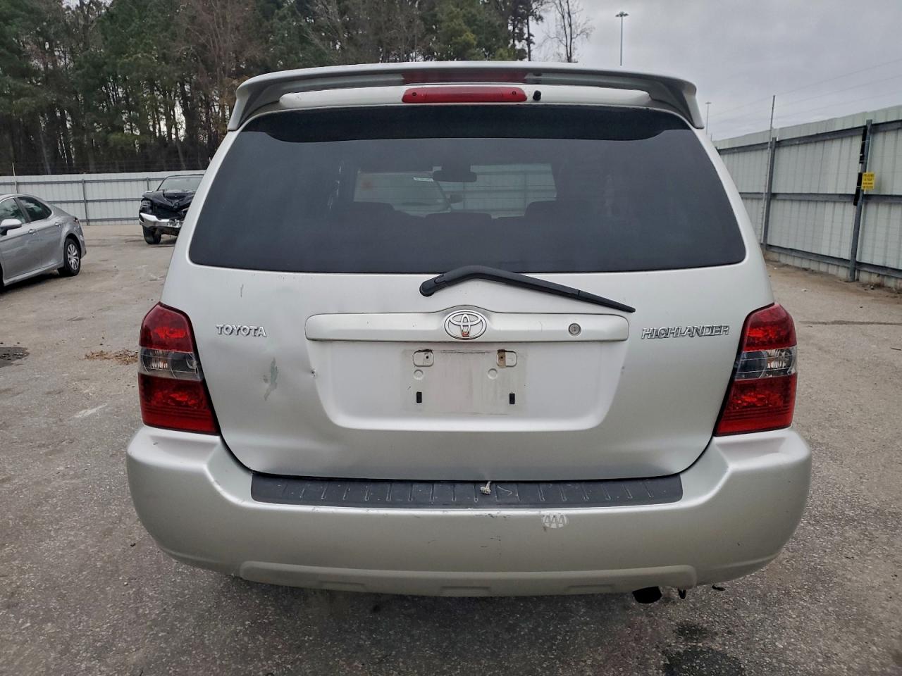 2007 TOYOTA HIGHLANDER BASE photo 16