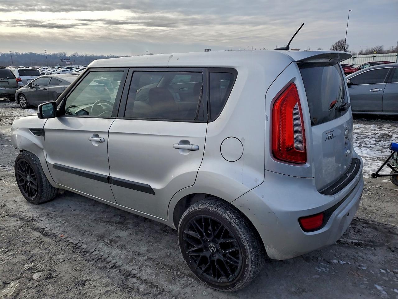 2013 KIA SOUL + photo 2