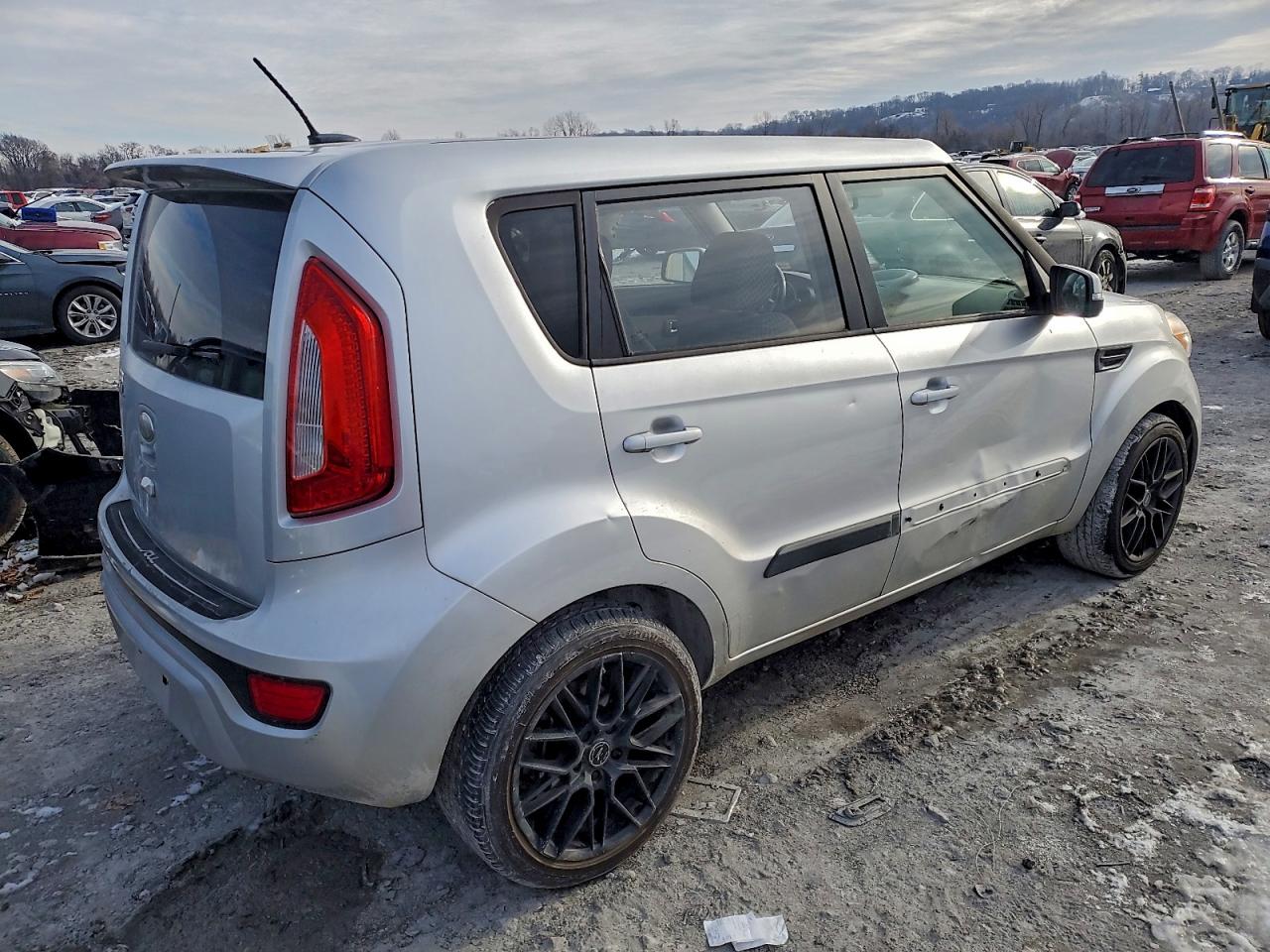 2013 KIA SOUL + photo 3