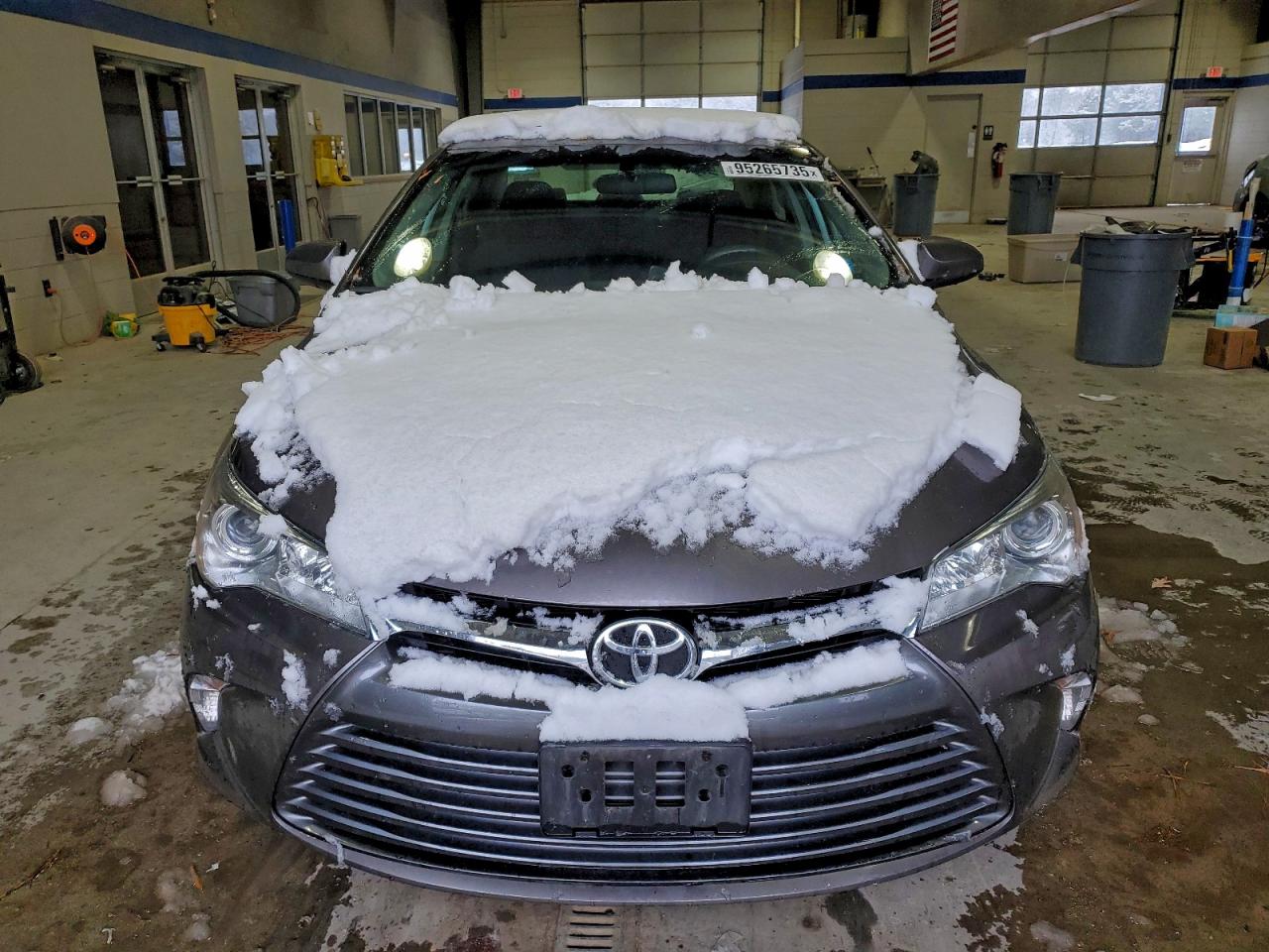2017 TOYOTA CAMRY LE photo 5