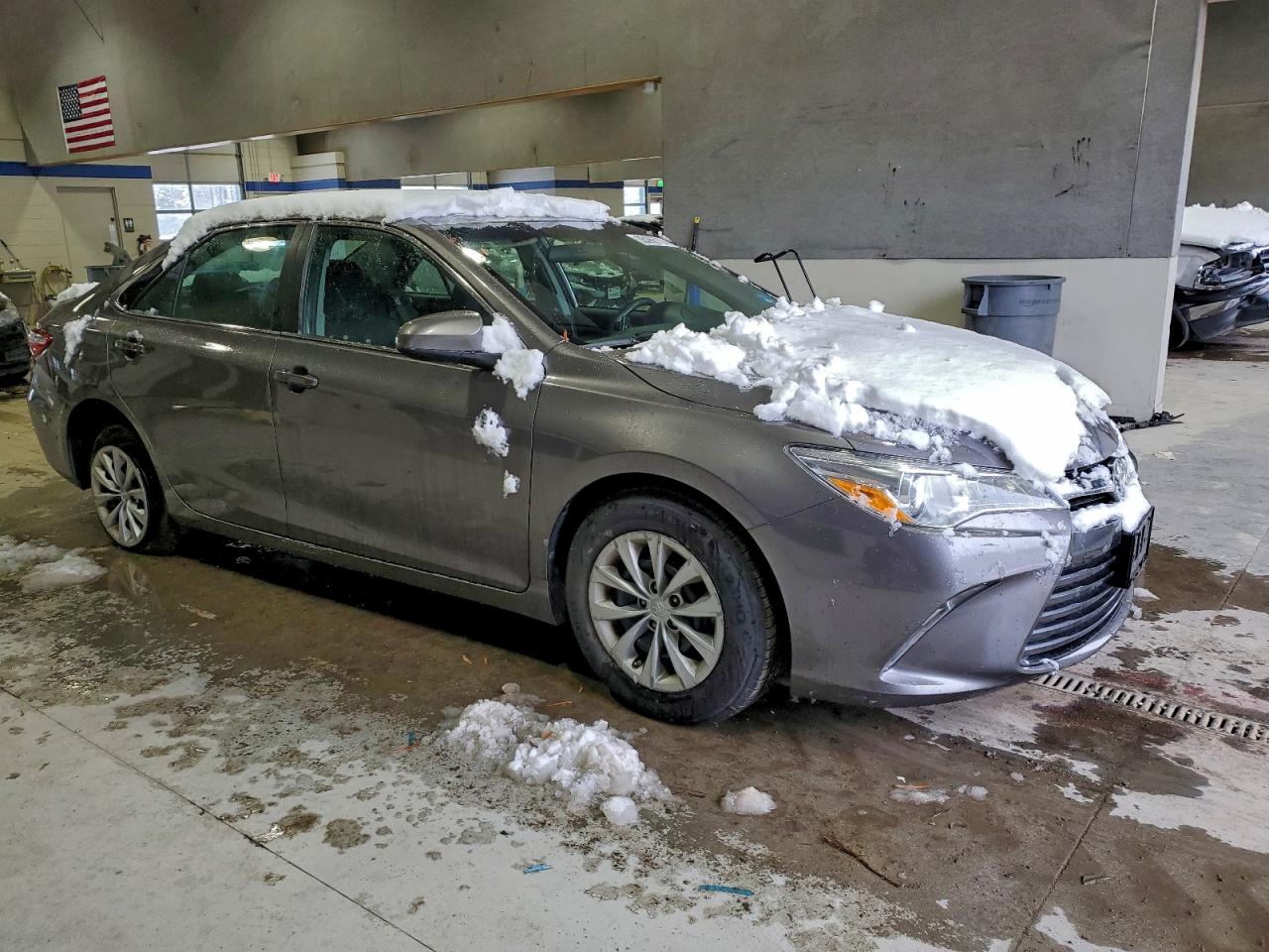 2017 TOYOTA CAMRY LE photo 4