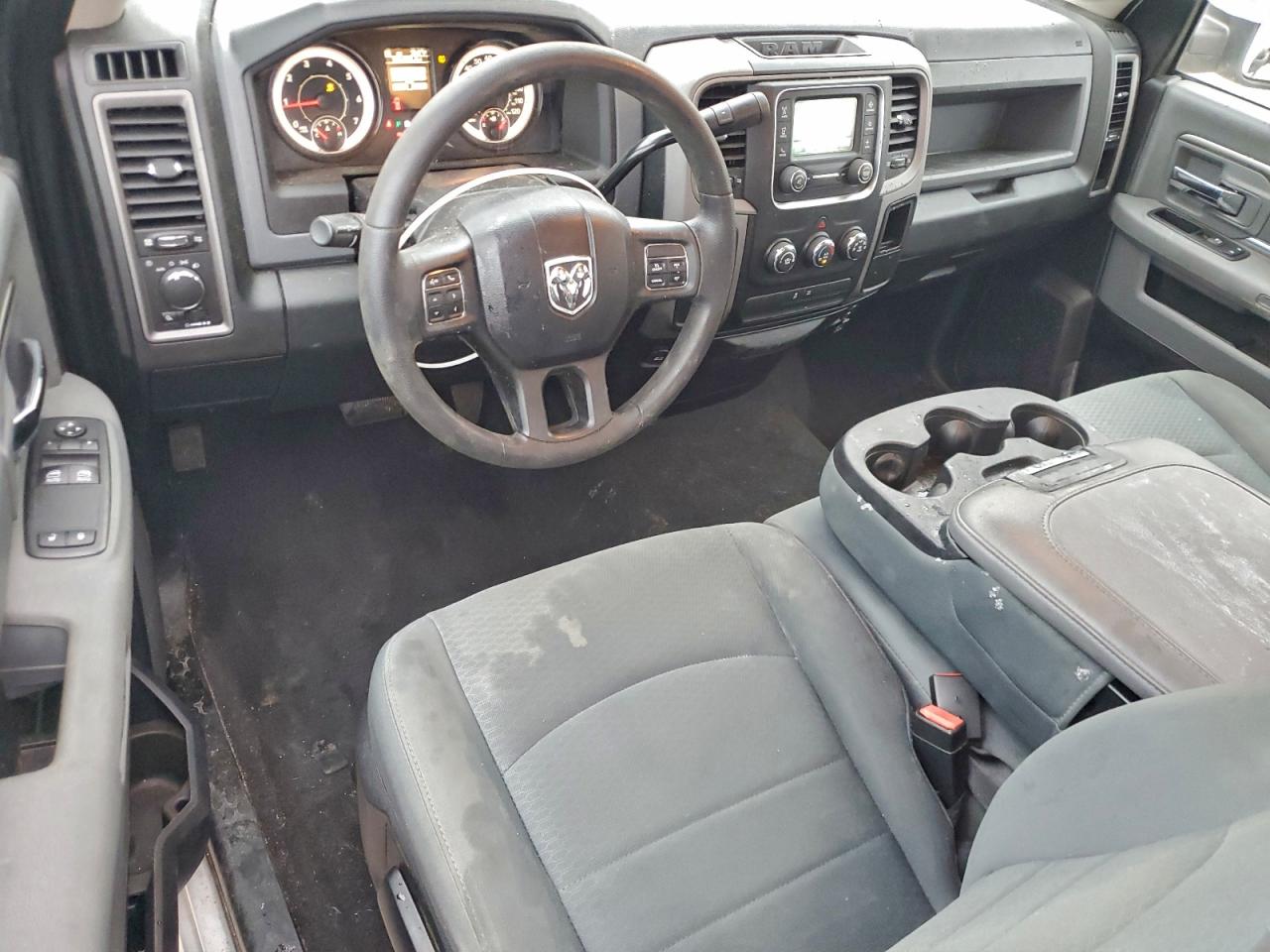 2016 RAM 1500 ST photo 15