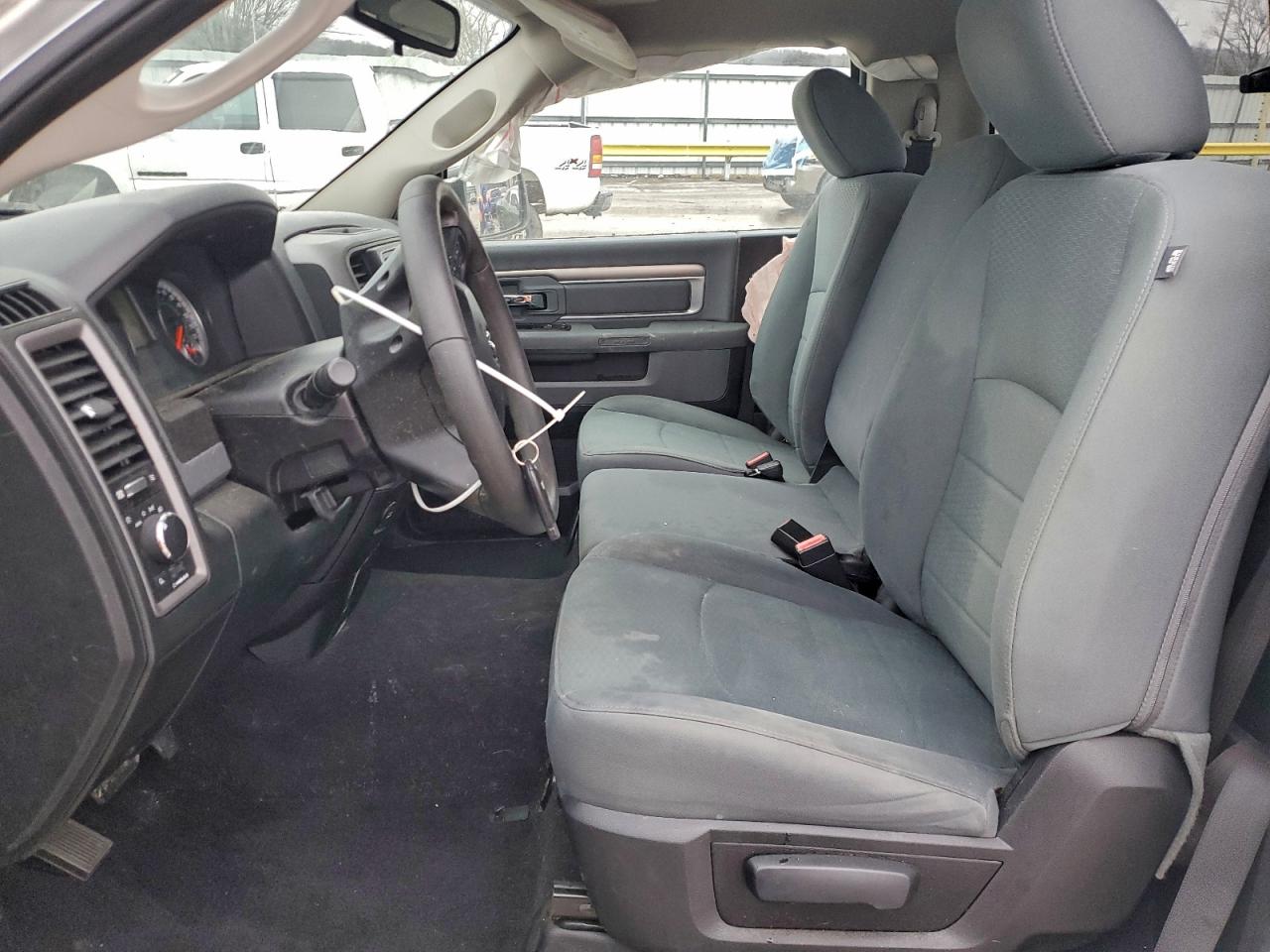 2016 RAM 1500 ST photo 13
