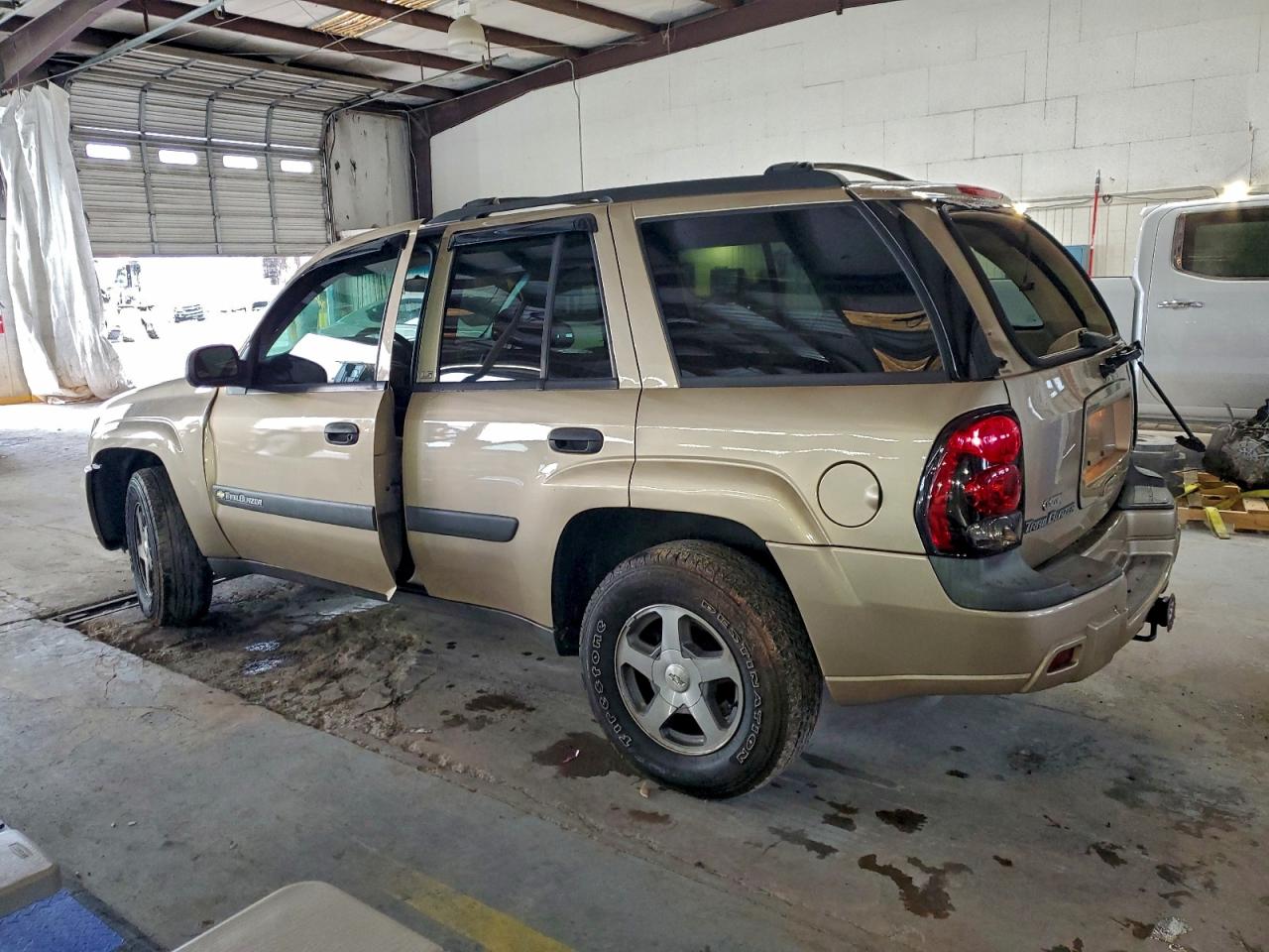 2004 CHEVROLET TRAILBLAZER LS photo 2