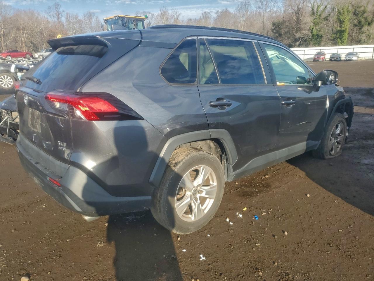 2021 TOYOTA RAV4 XLE photo 3