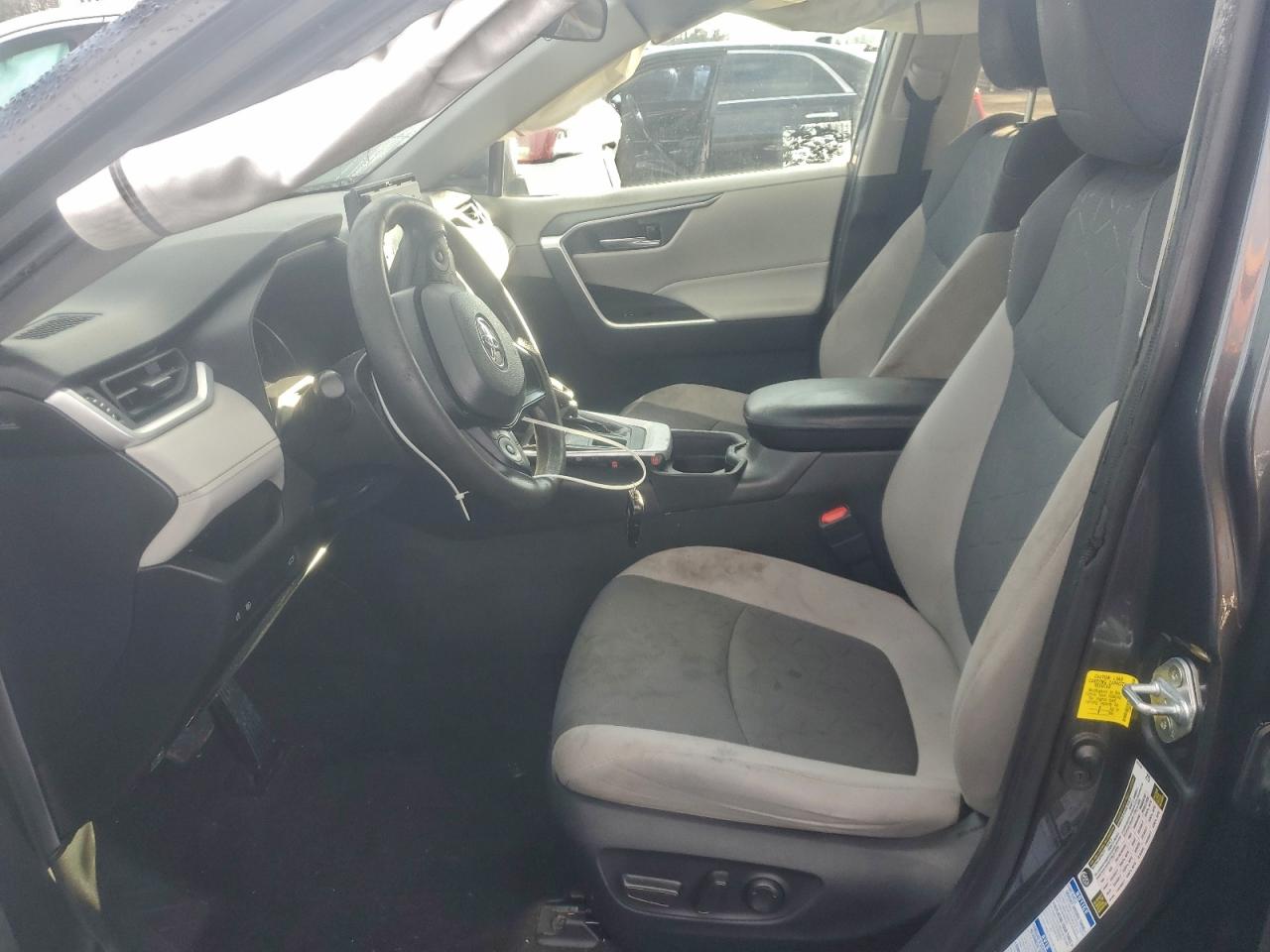 2021 TOYOTA RAV4 XLE photo 7