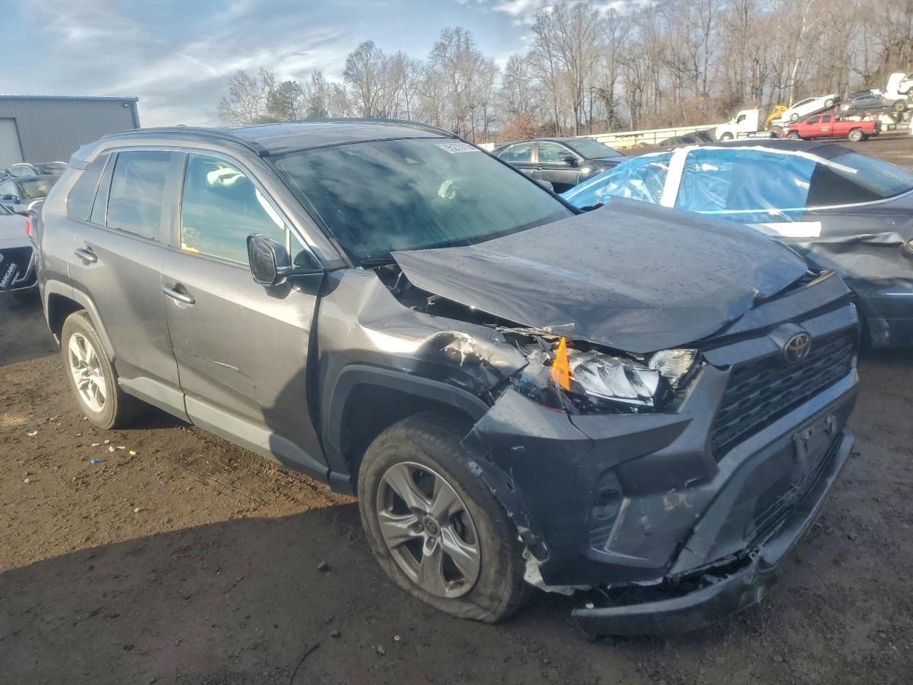 2021 TOYOTA RAV4 XLE photo 4