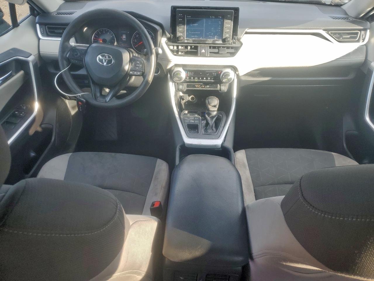 2021 TOYOTA RAV4 XLE photo 8