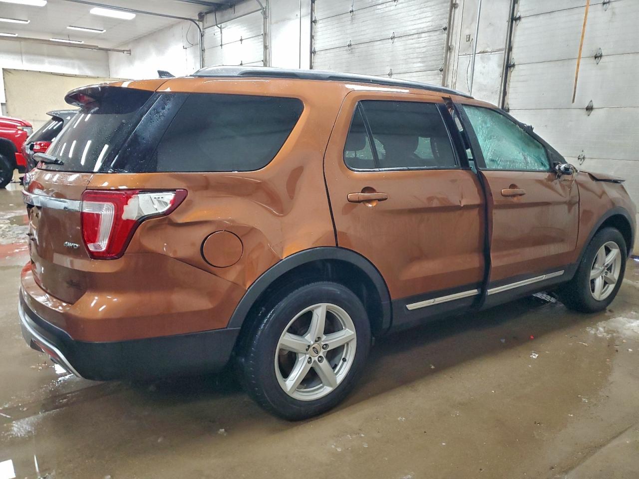 2017 FORD EXPLORER XLT photo 5