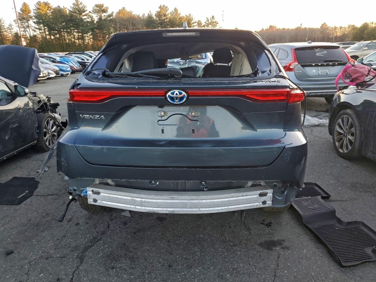 2024 TOYOTA VENZA LE photo 6
