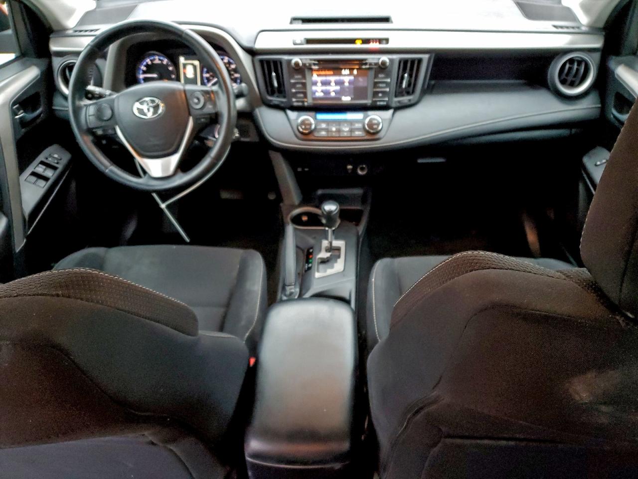 2017 TOYOTA RAV4 XLE photo 8