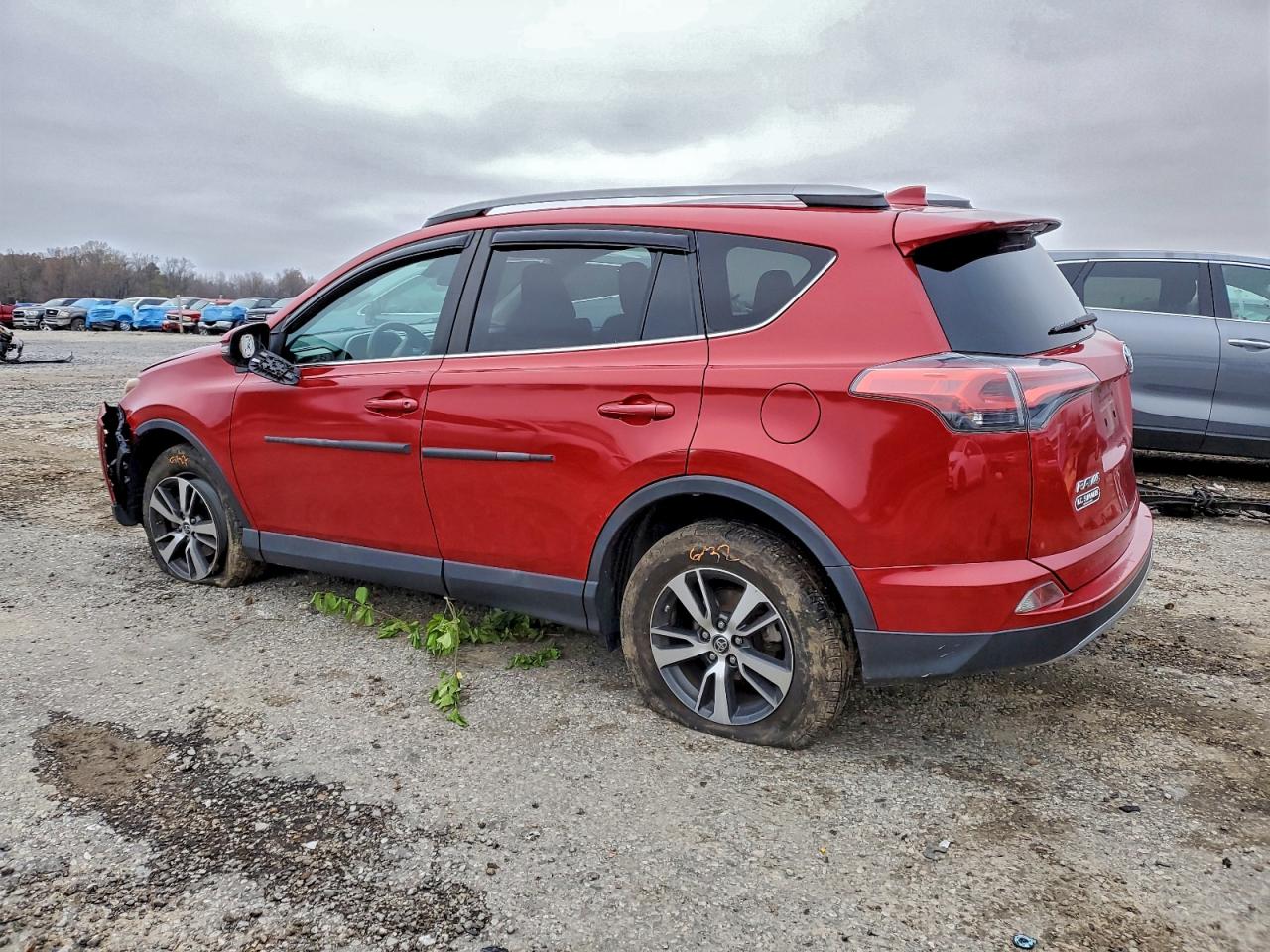 2017 TOYOTA RAV4 XLE photo 2