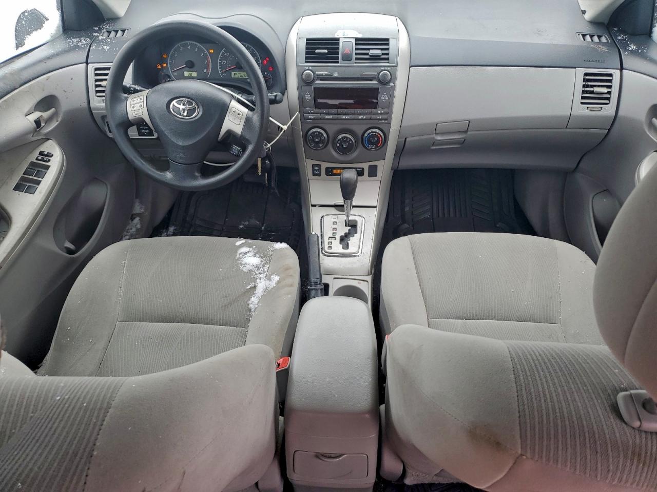 2011 TOYOTA COROLLA photo 8