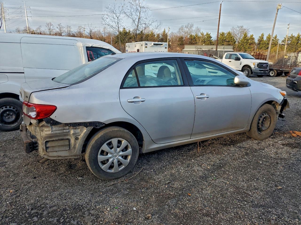 2011 TOYOTA COROLLA photo 3