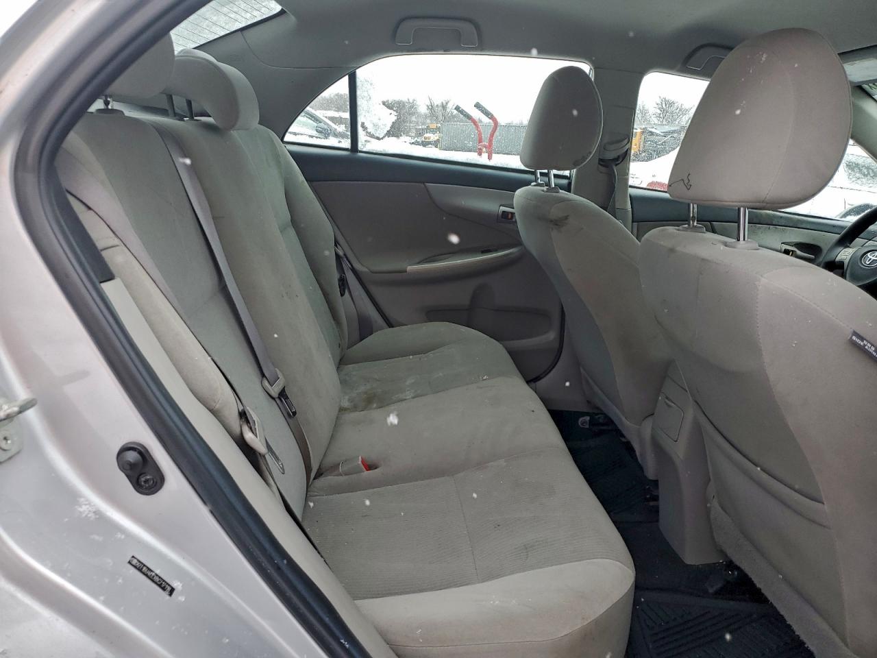 2011 TOYOTA COROLLA photo 10