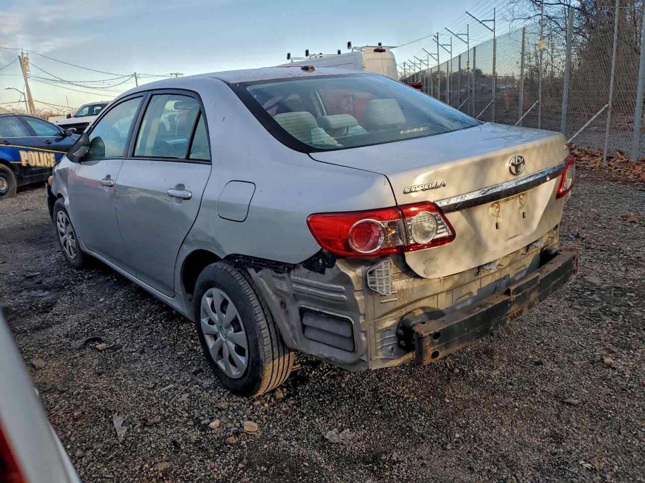 2011 TOYOTA COROLLA photo 2