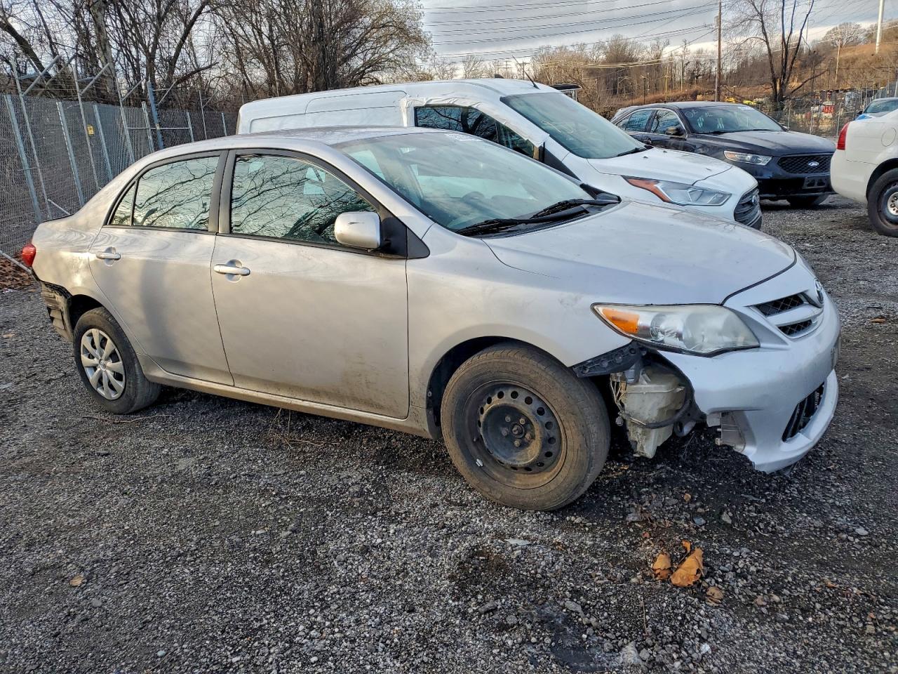2011 TOYOTA COROLLA photo 4