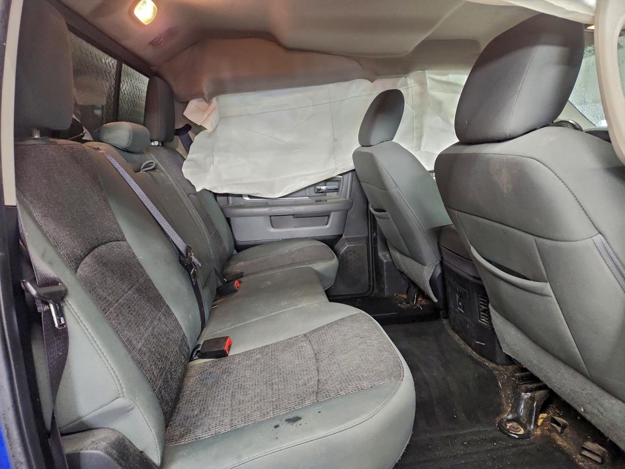 2015 RAM 1500 SLT photo 28