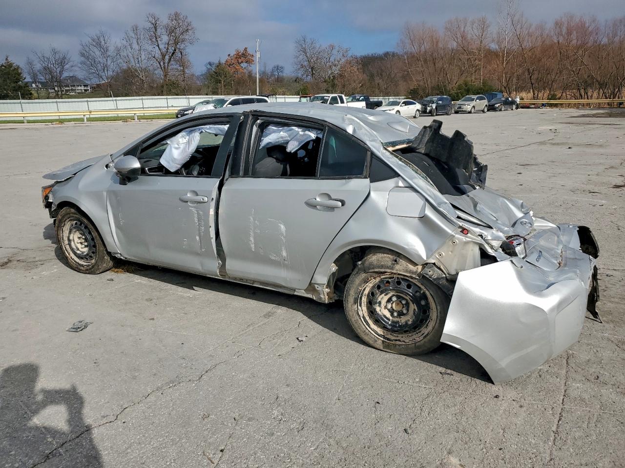 2022 TOYOTA COROLLA LE photo 2