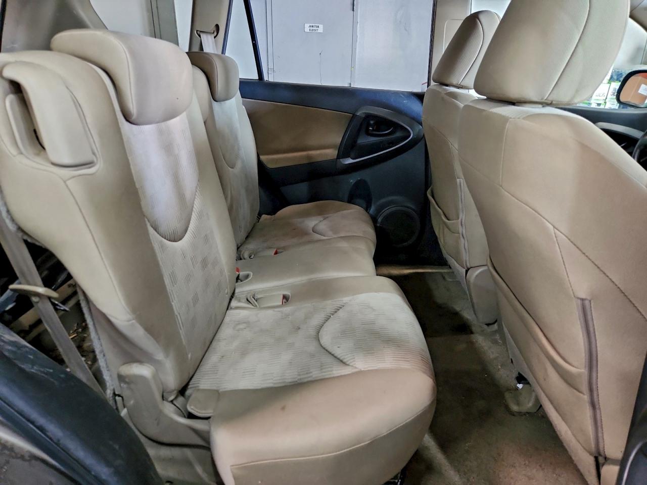 2011 TOYOTA RAV4 BASE photo 11
