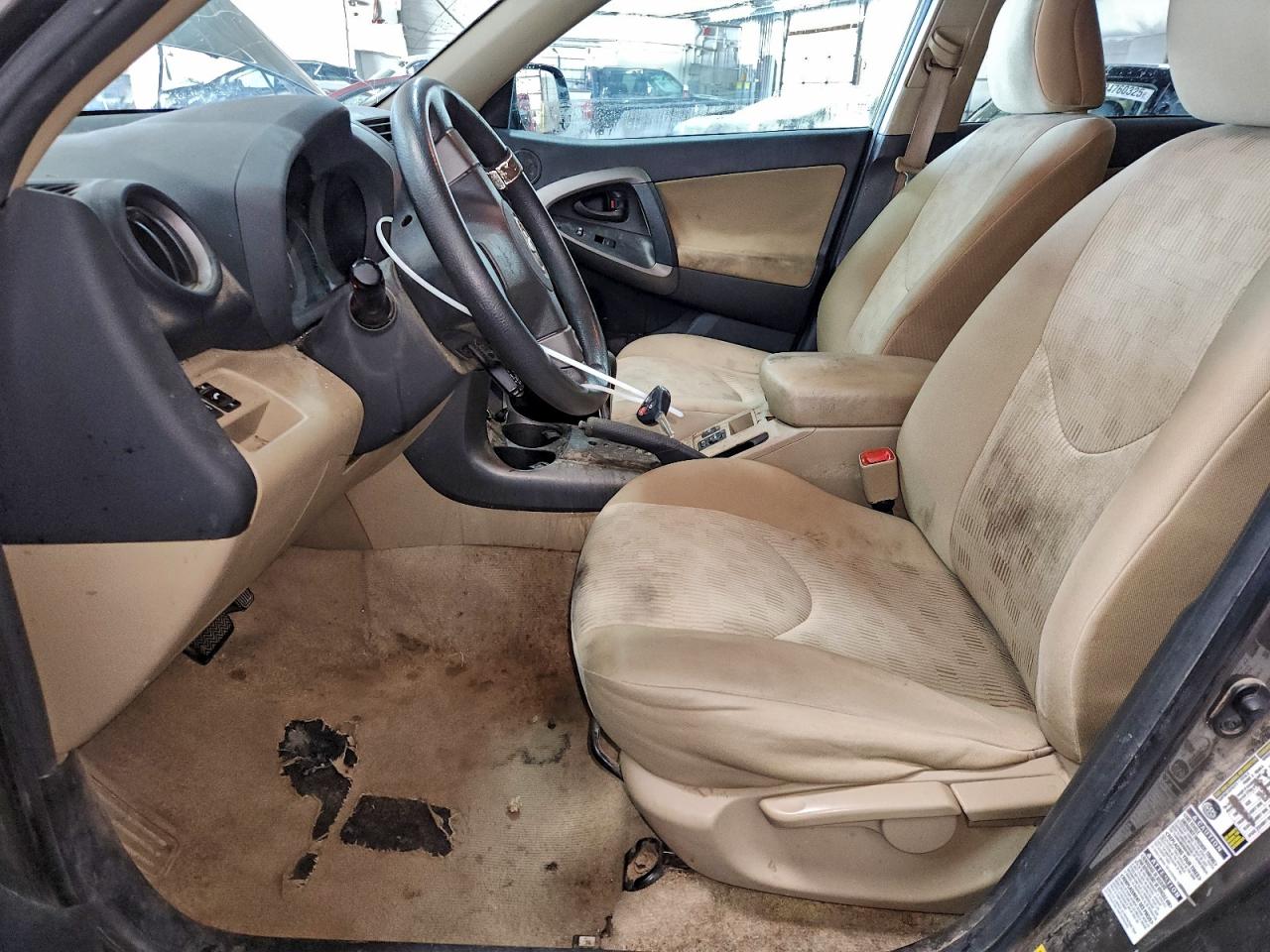 2011 TOYOTA RAV4 BASE photo 7