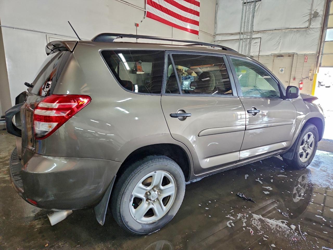 2011 TOYOTA RAV4 BASE photo 3