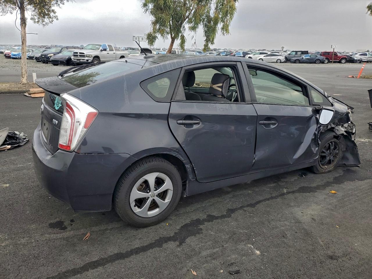 2014 TOYOTA PRIUS THREE photo 7