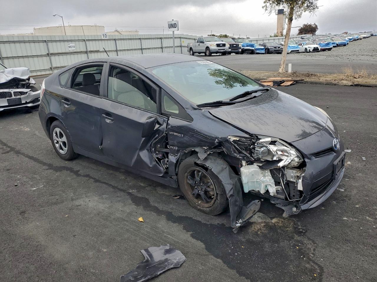 2014 TOYOTA PRIUS THREE photo 10