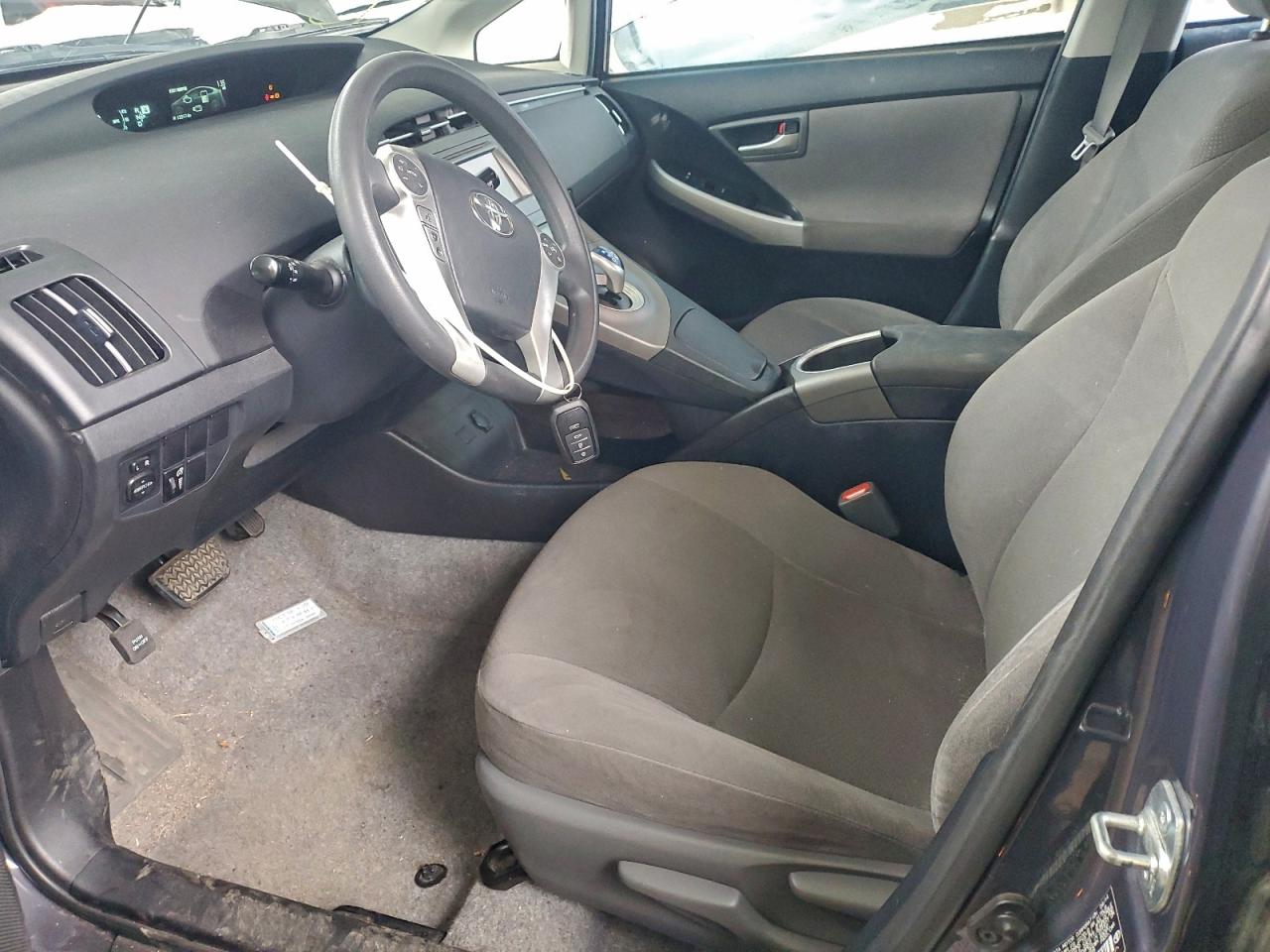 2014 TOYOTA PRIUS THREE photo 19