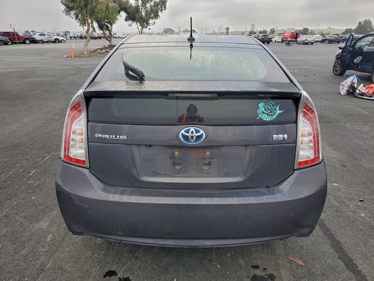 2014 TOYOTA PRIUS THREE photo 16
