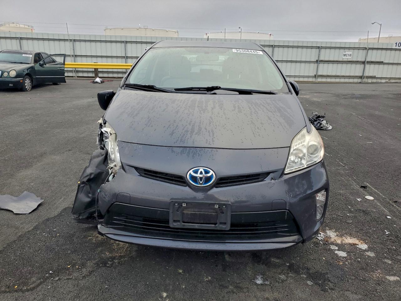 2014 TOYOTA PRIUS THREE photo 13
