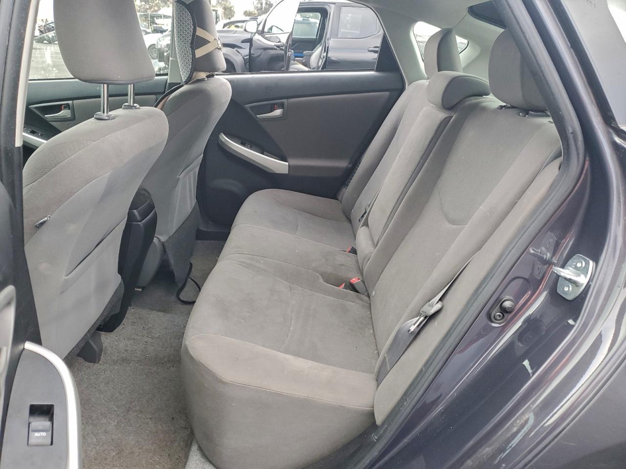 2014 TOYOTA PRIUS THREE photo 28