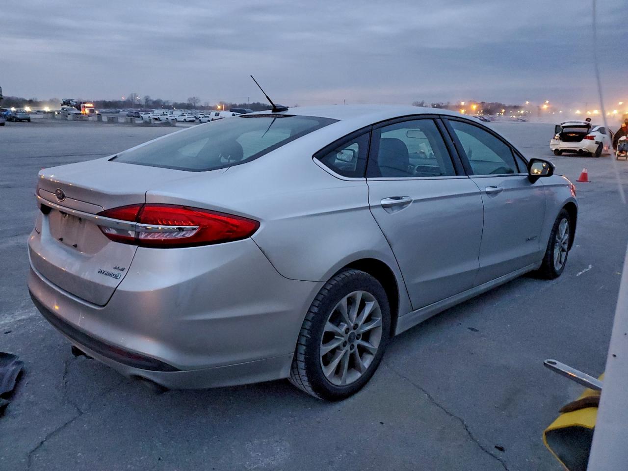 2017 FORD FUSION SE HYBRID photo 3