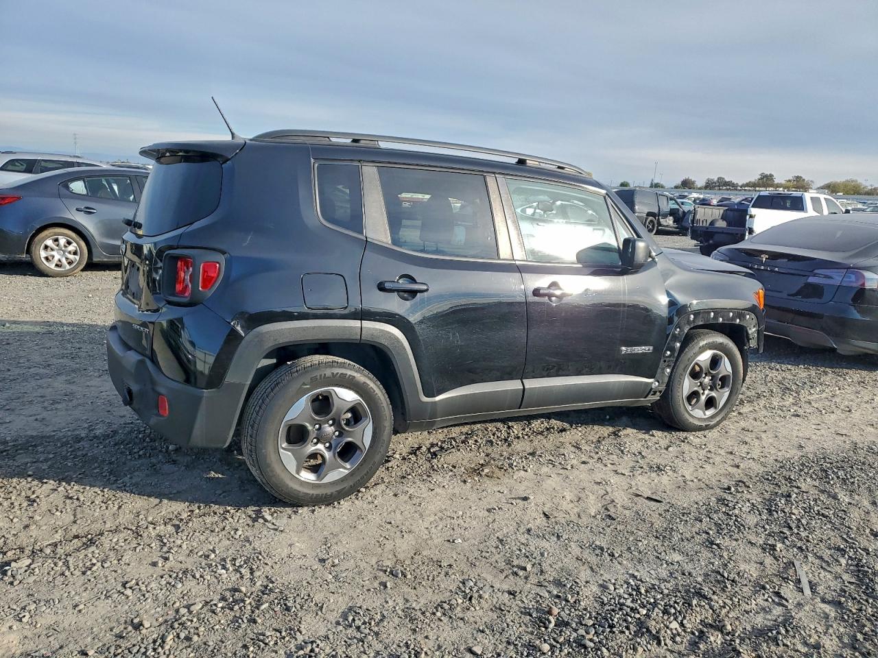 2017 JEEP RENEGADE SPORT photo 5
