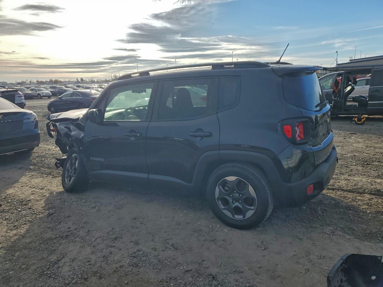 2017 JEEP RENEGADE SPORT photo 3