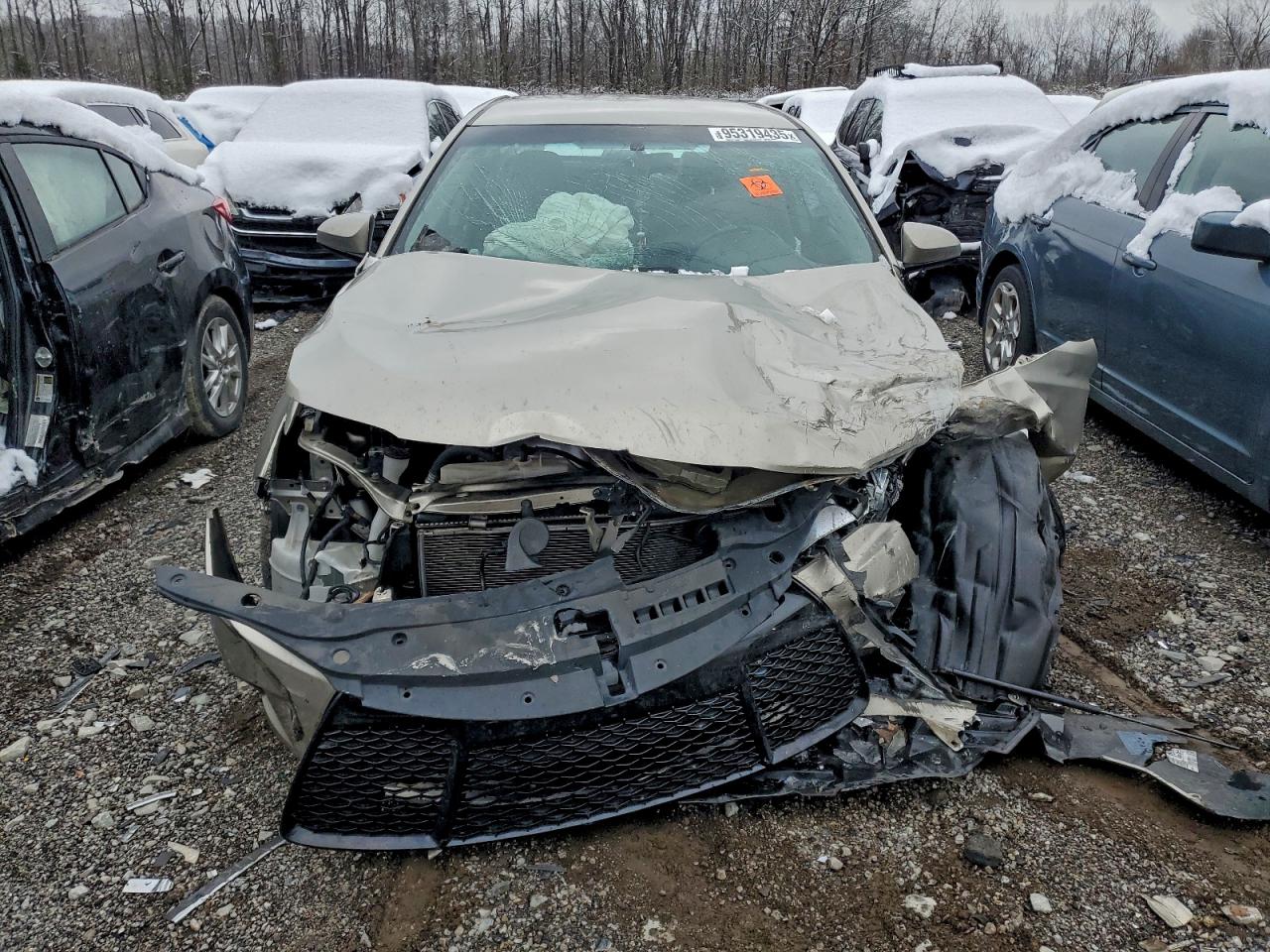 2016 TOYOTA CAMRY LE photo 5