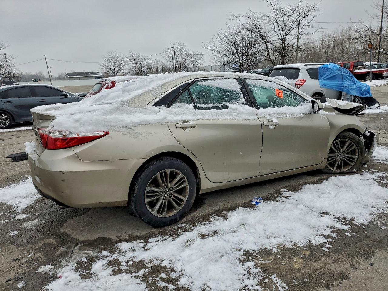 2016 TOYOTA CAMRY LE photo 3