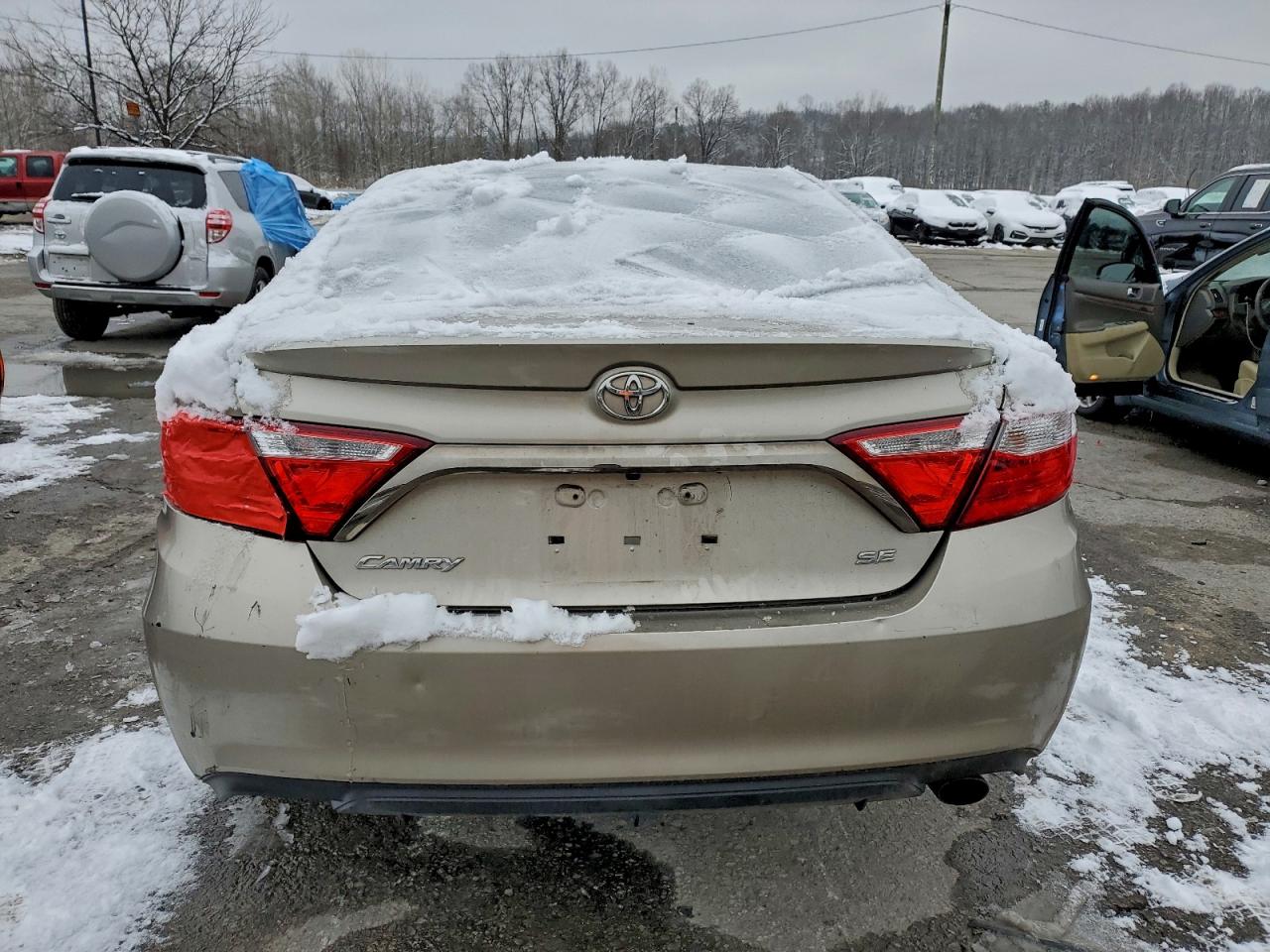 2016 TOYOTA CAMRY LE photo 6