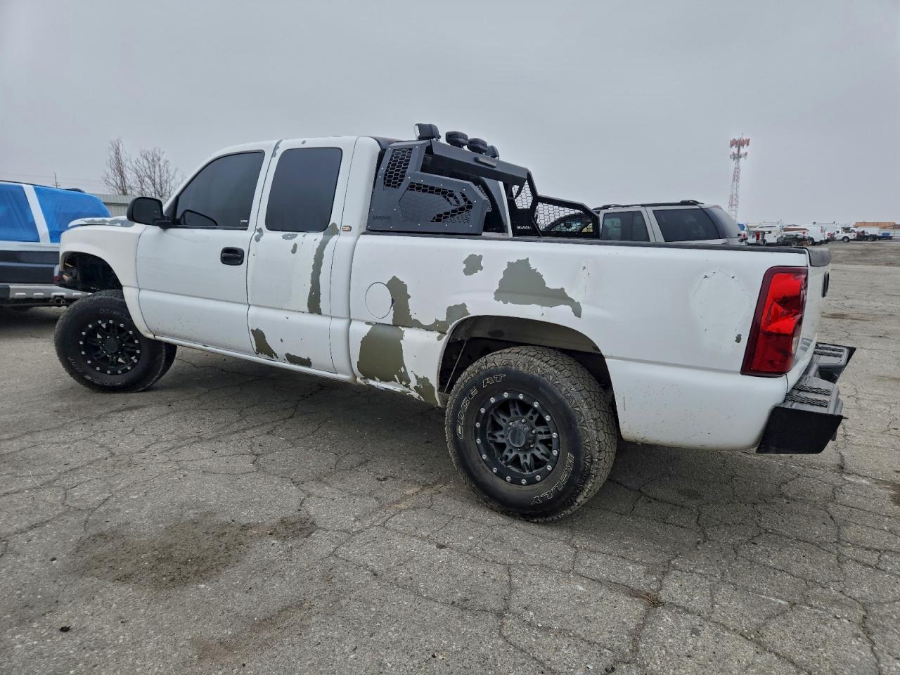 2003 CHEVROLET SILVERADO C1500 photo 2