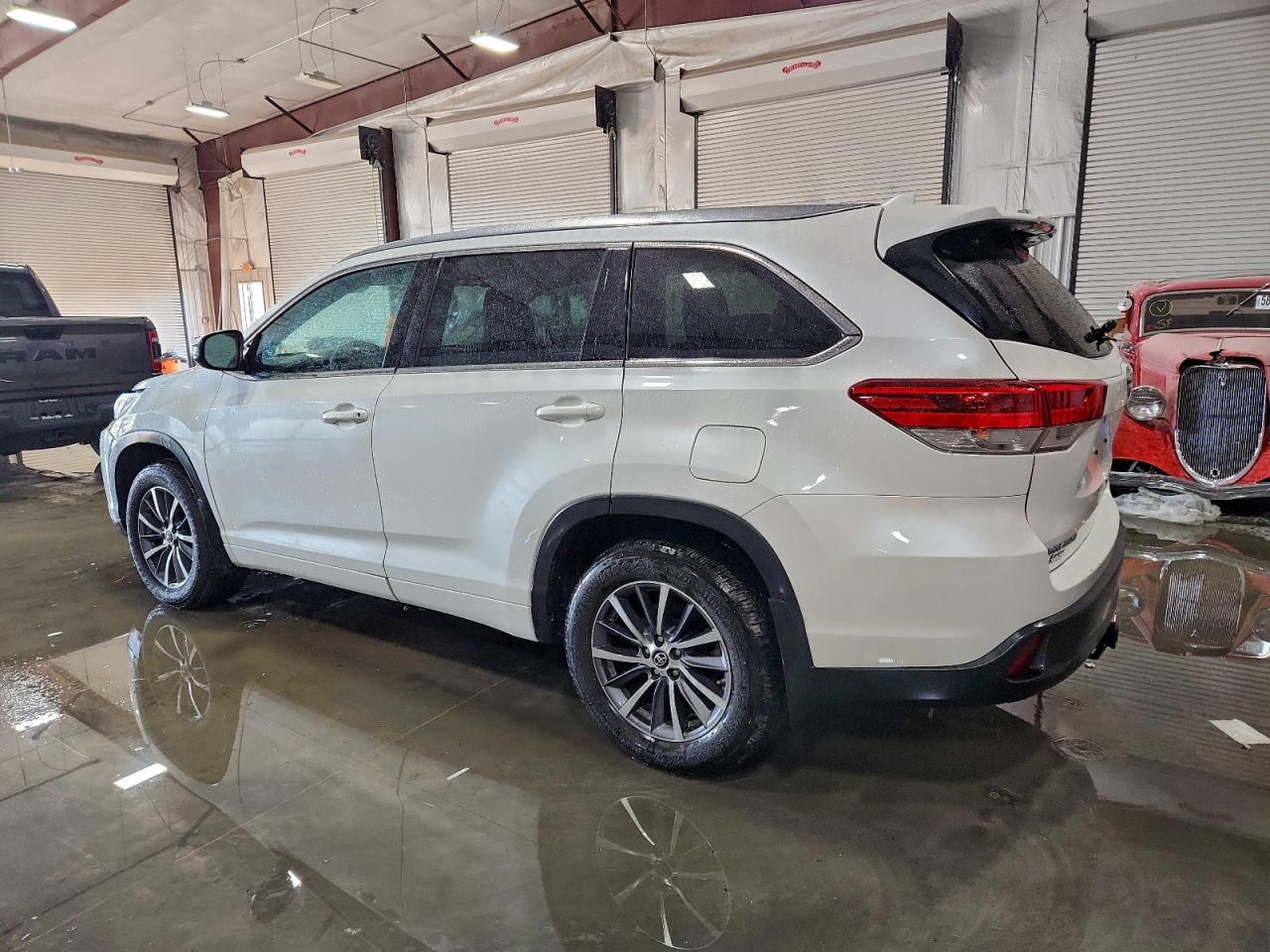 2018 TOYOTA HIGHLANDER SE photo 4