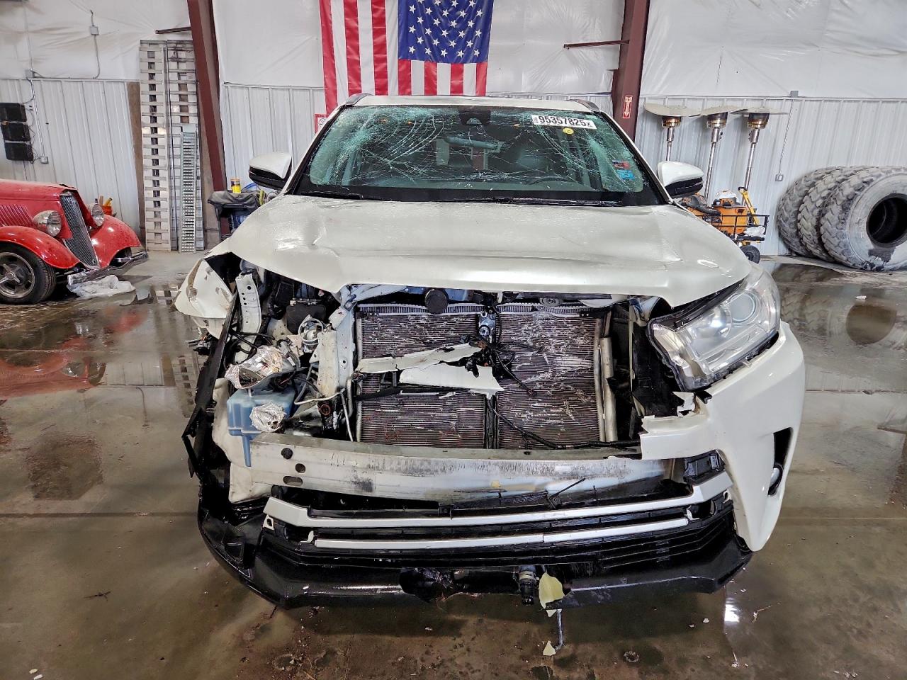 2018 TOYOTA HIGHLANDER SE photo 13
