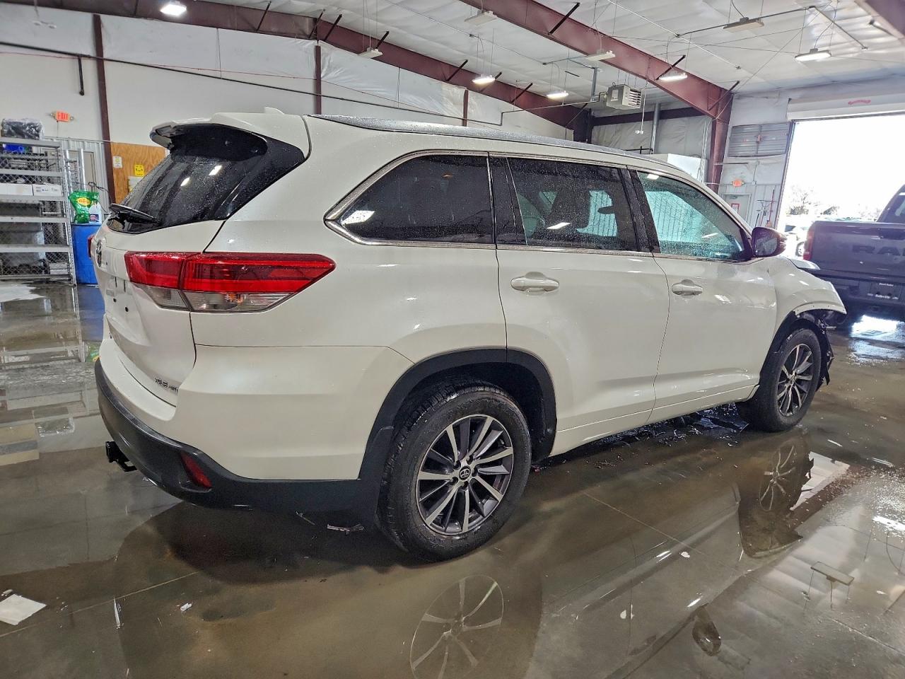 2018 TOYOTA HIGHLANDER SE photo 7