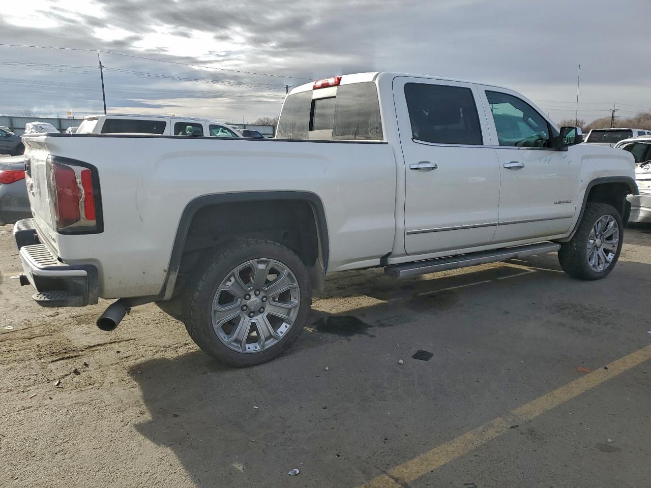 2017 GMC SIERRA K1500 DENALI photo 3