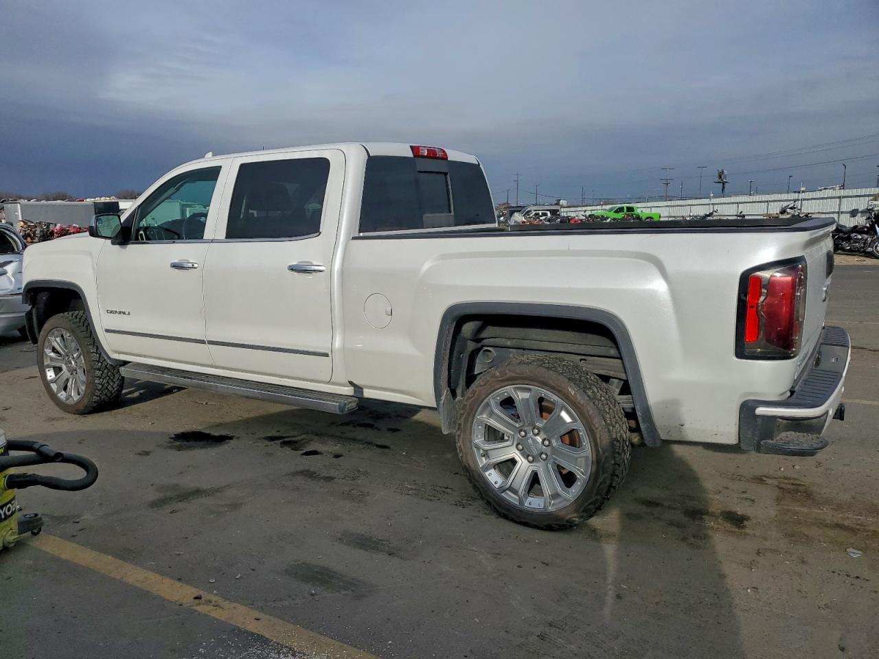 2017 GMC SIERRA K1500 DENALI photo 2