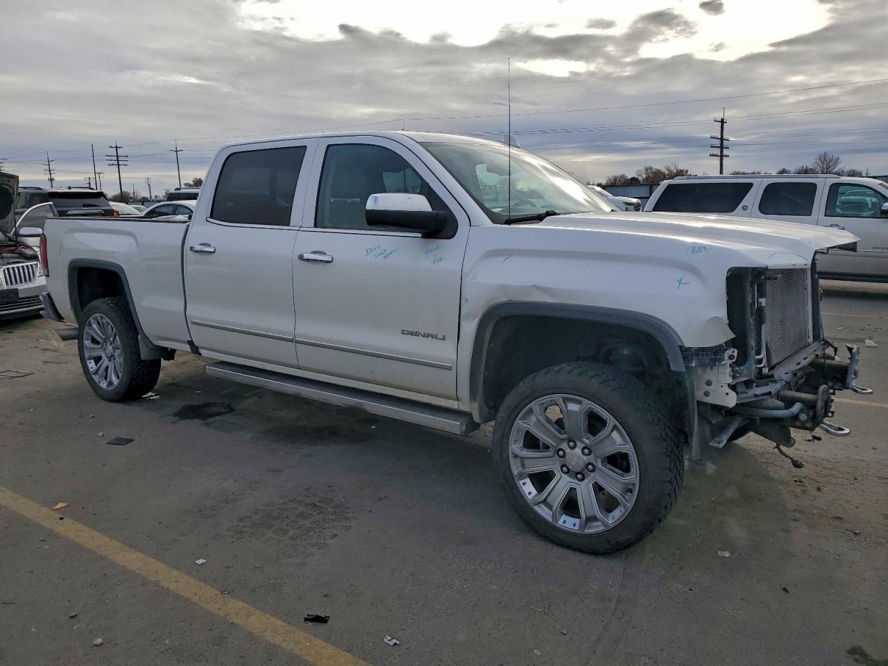 2017 GMC SIERRA K1500 DENALI photo 4